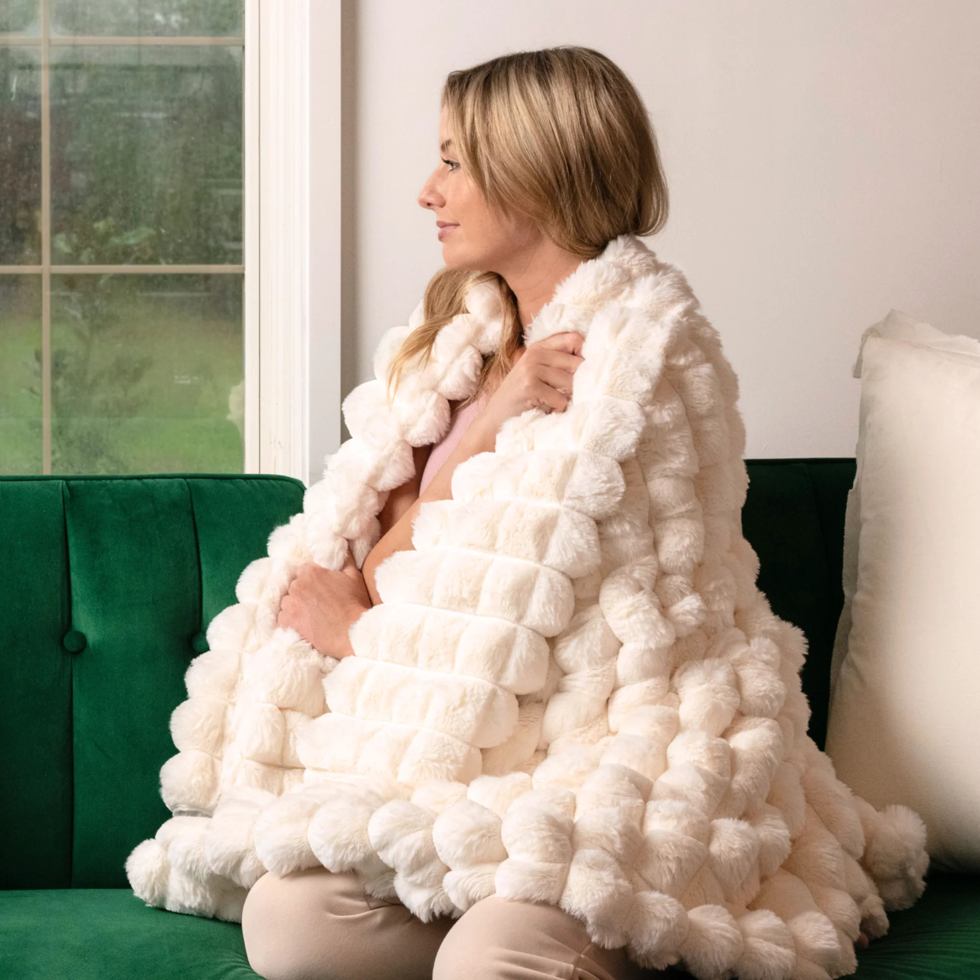 Pyramid Grid Throw Blanket - Image 12