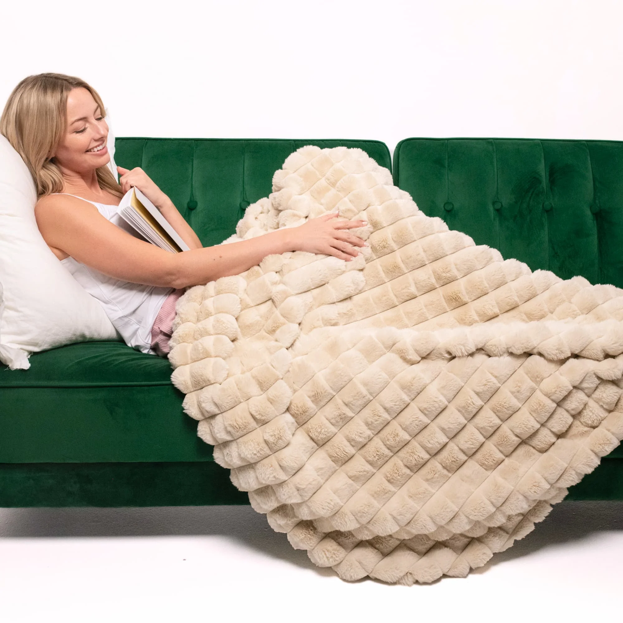 Pyramid Grid Throw Blanket - Image 3